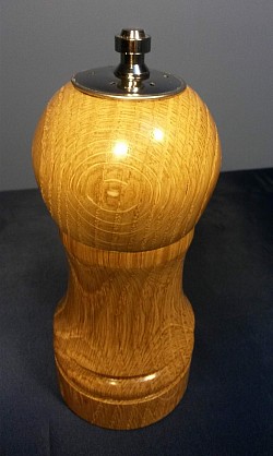 Pepper grinder and salt shaker